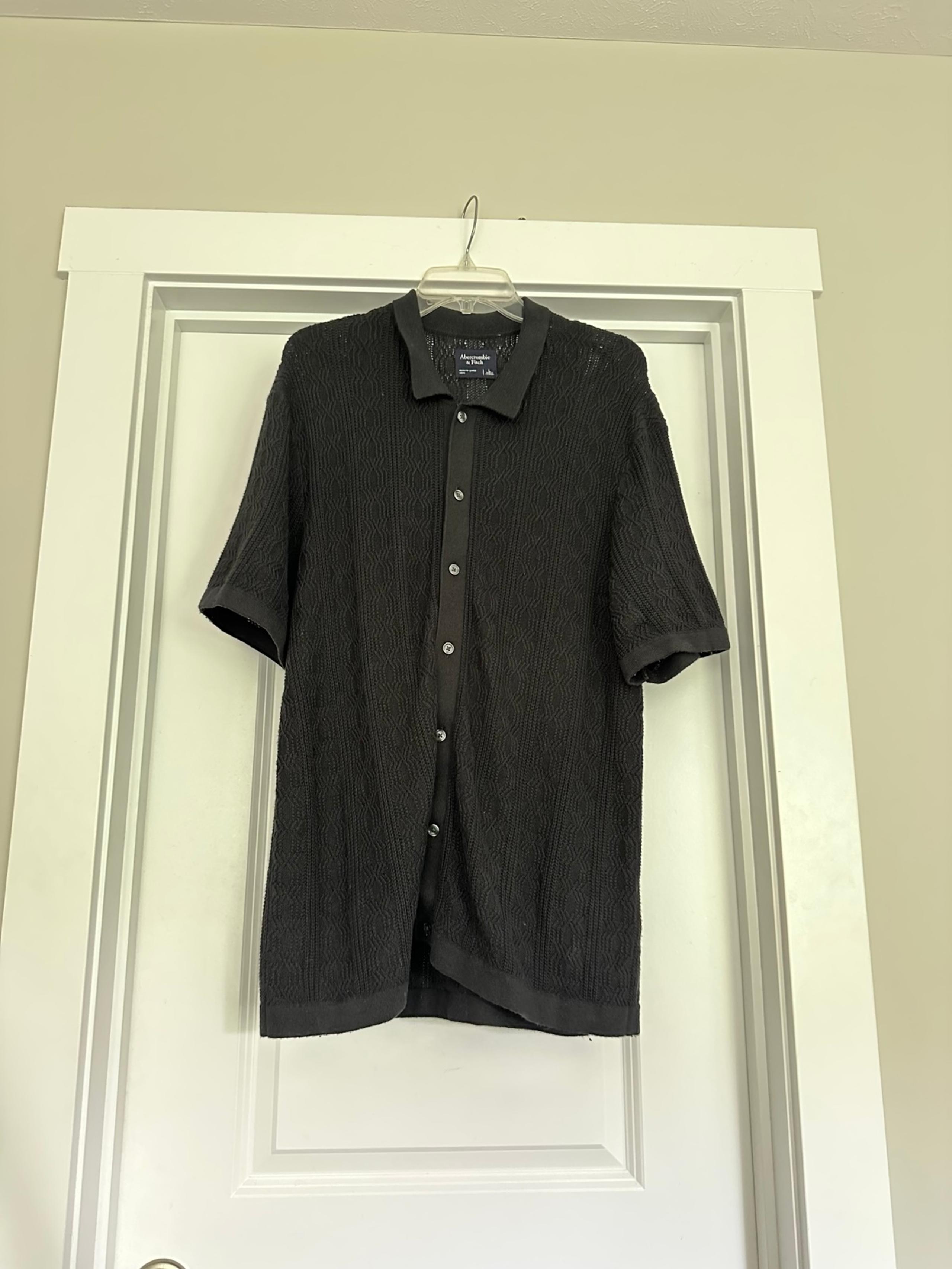 Abercrombie Men’s Crochet Button-Through Sweater Polo – Black, Size L