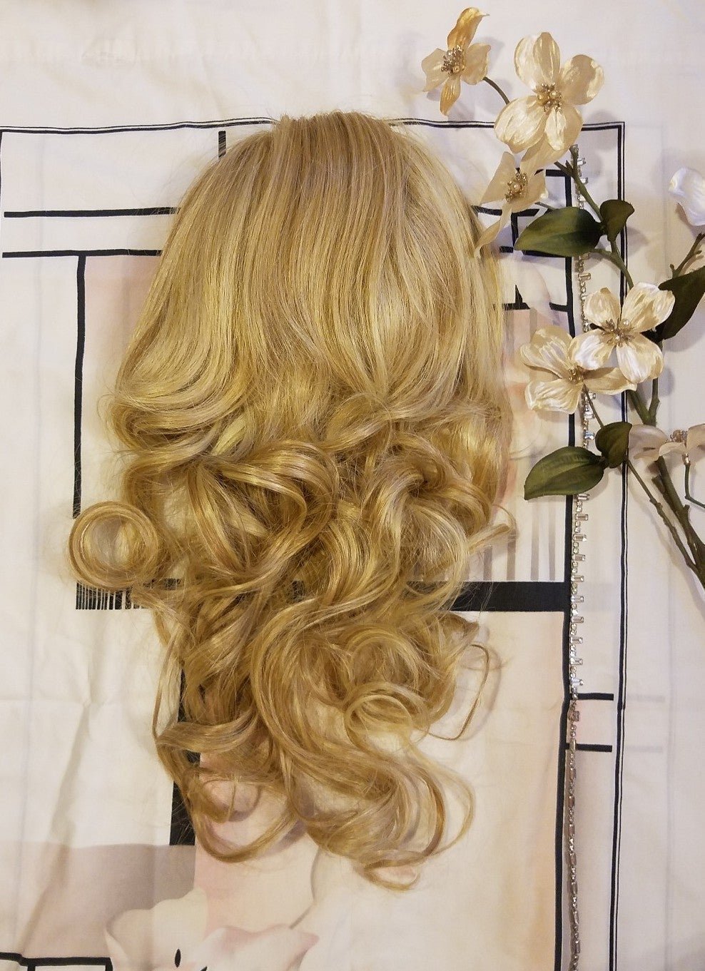 Hair topper 22inch hair Wavy 7 to 11 Shade of blonde,Light brown hair extensions