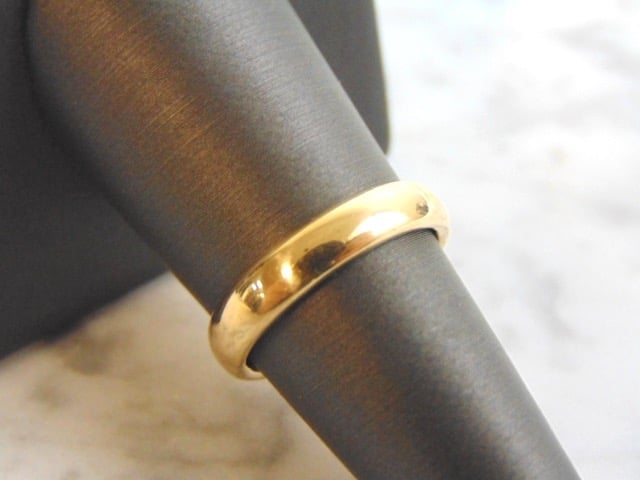 Womens 18K Gold Wedding Band Ring E1922