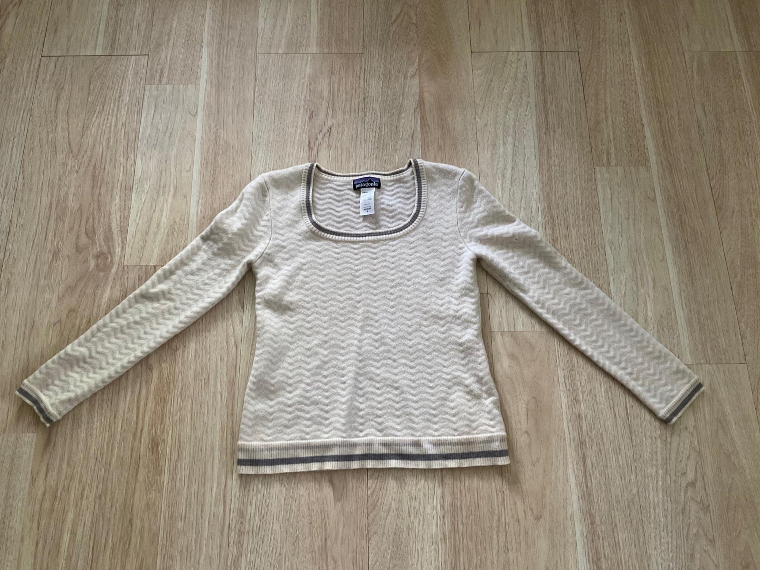 Patagonia Sweater Merino Wool Tencel Lyocell Beige Women’s size L SMALL HALL