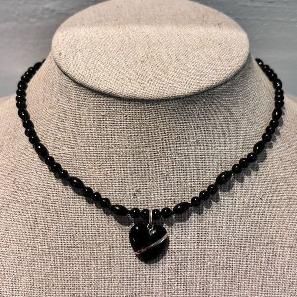 NWOT 14K Gold Clasp Black Onyx &Black Coral Heart Pendant Beaded Necklace 14.5