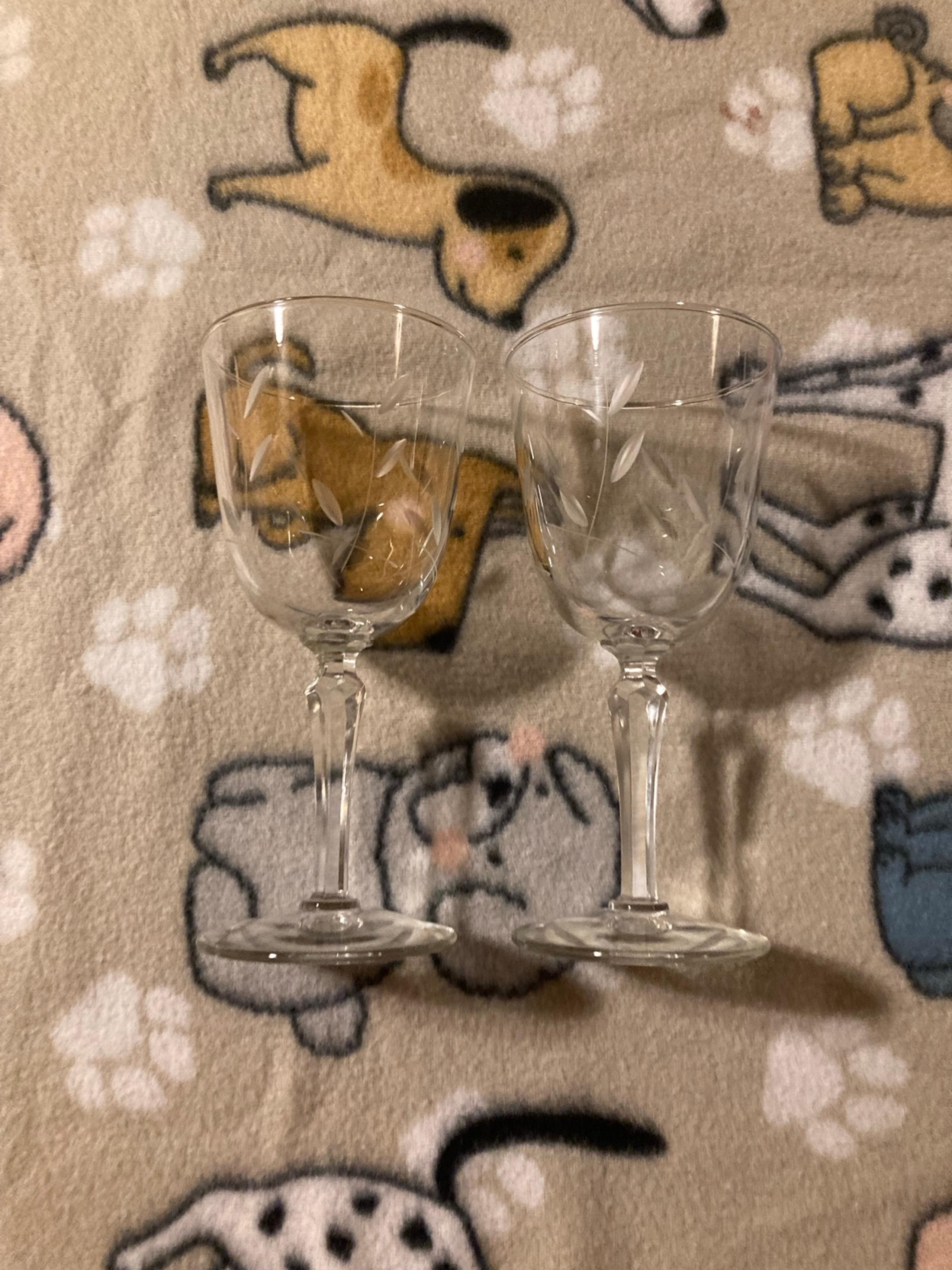 Pair of 2 vintage etched crystal libbey glasses !