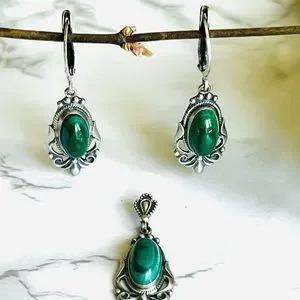 Silver and malachite earrings and pendant set