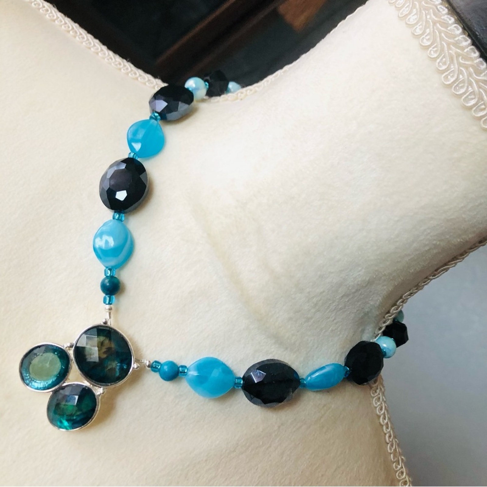 Handcrafted chunky faceted jet crystal dyed agate howlite stone necklace