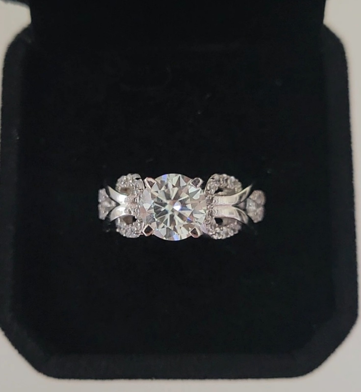 New 2ct Beautiful Moissanite Ring size 7