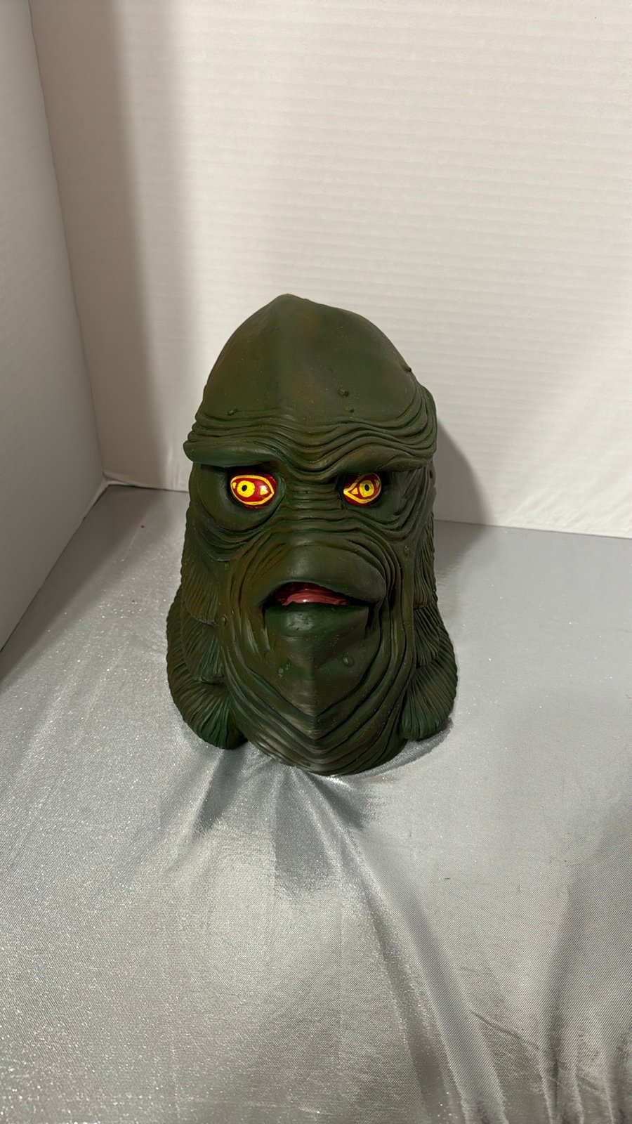 Universal studios Monsters 1997 creature from the Black Lagoon rubber mask