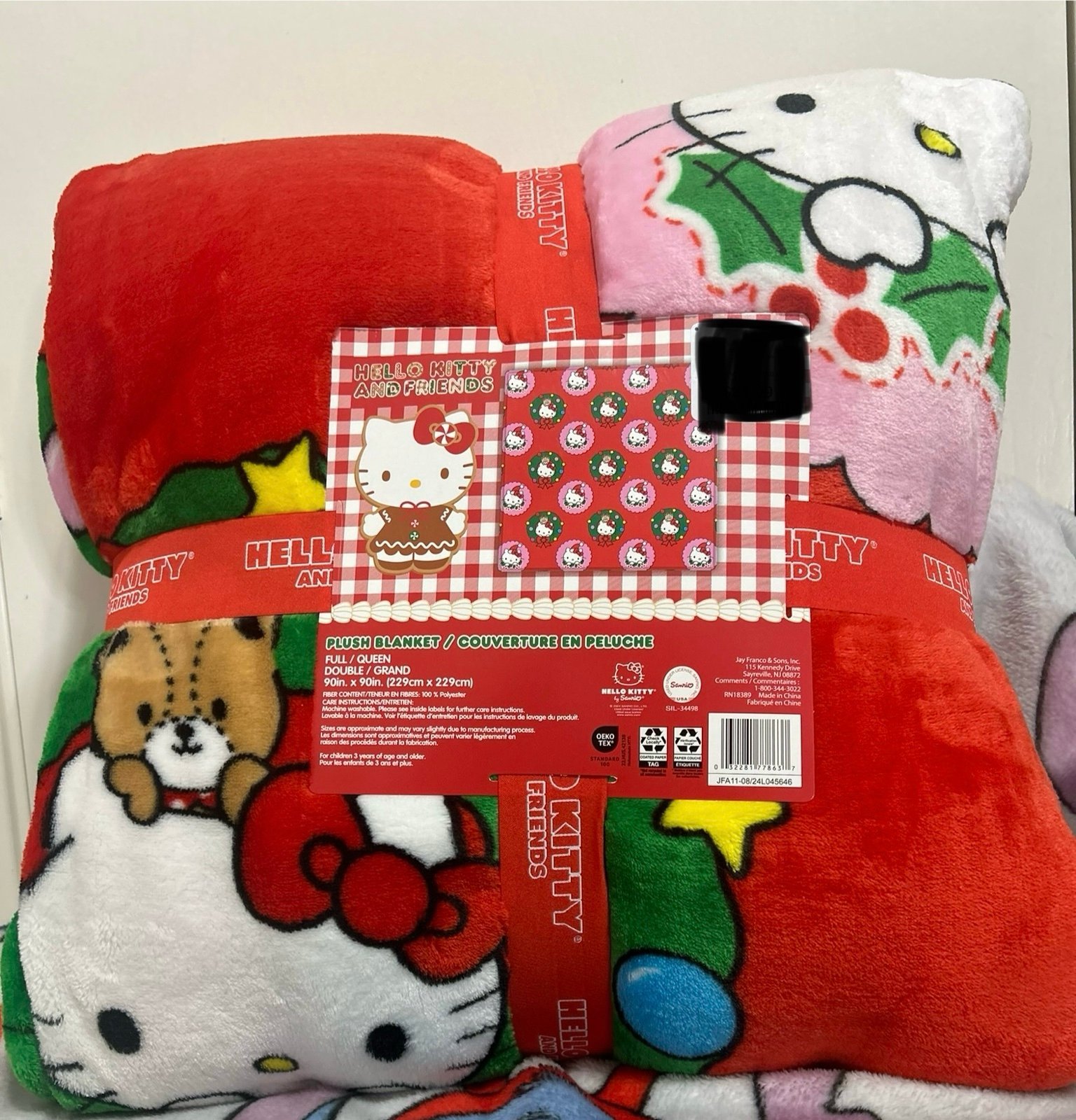 Hello Kitty Red Christmas Wreath Blanket - size Full/Queen