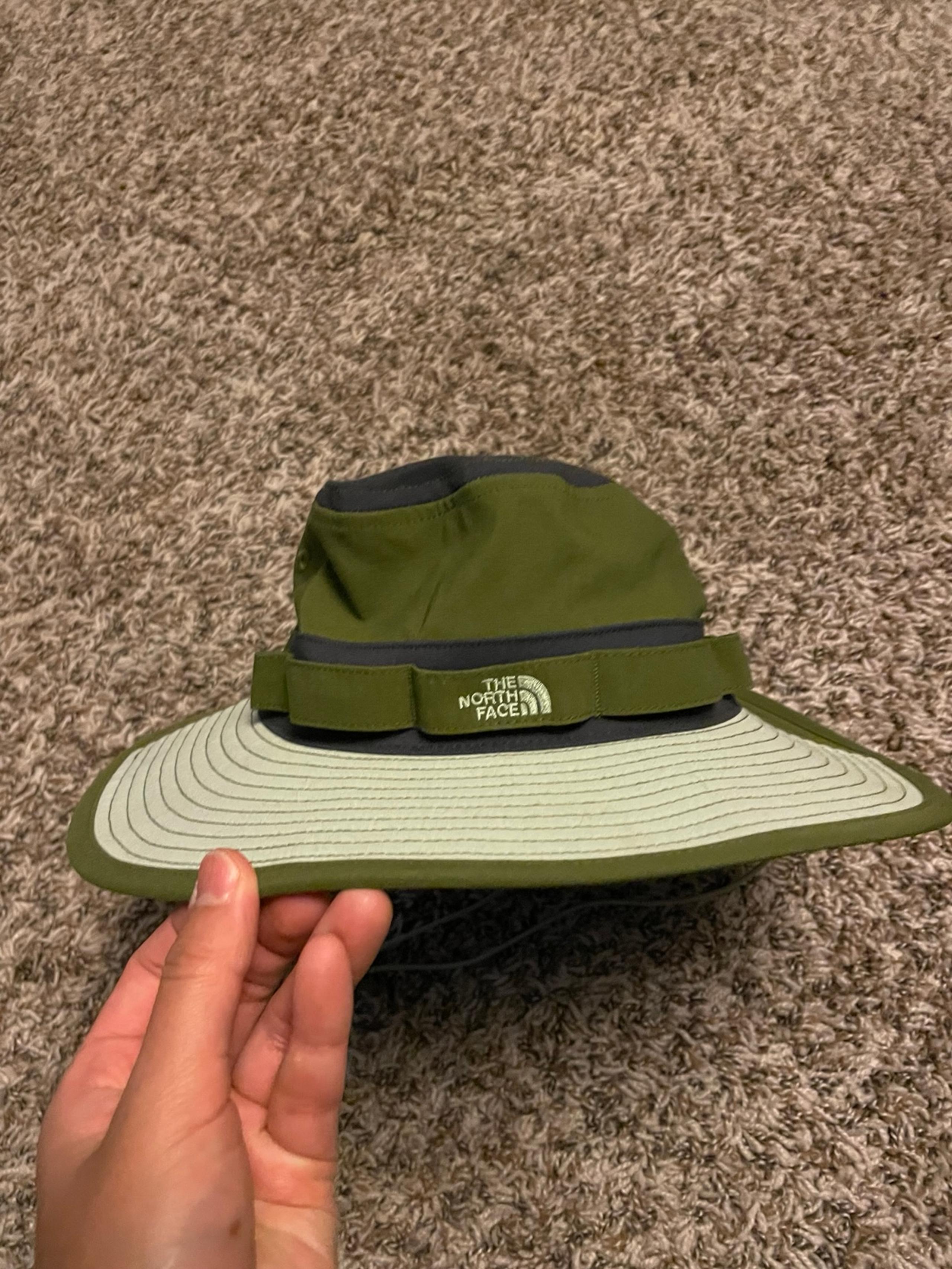 North Face Women Class V Brimmer Hat Olive and Sage S/M