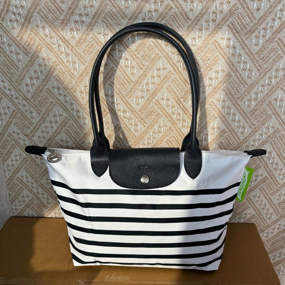 Perfect Longchamp medium shoulder bag