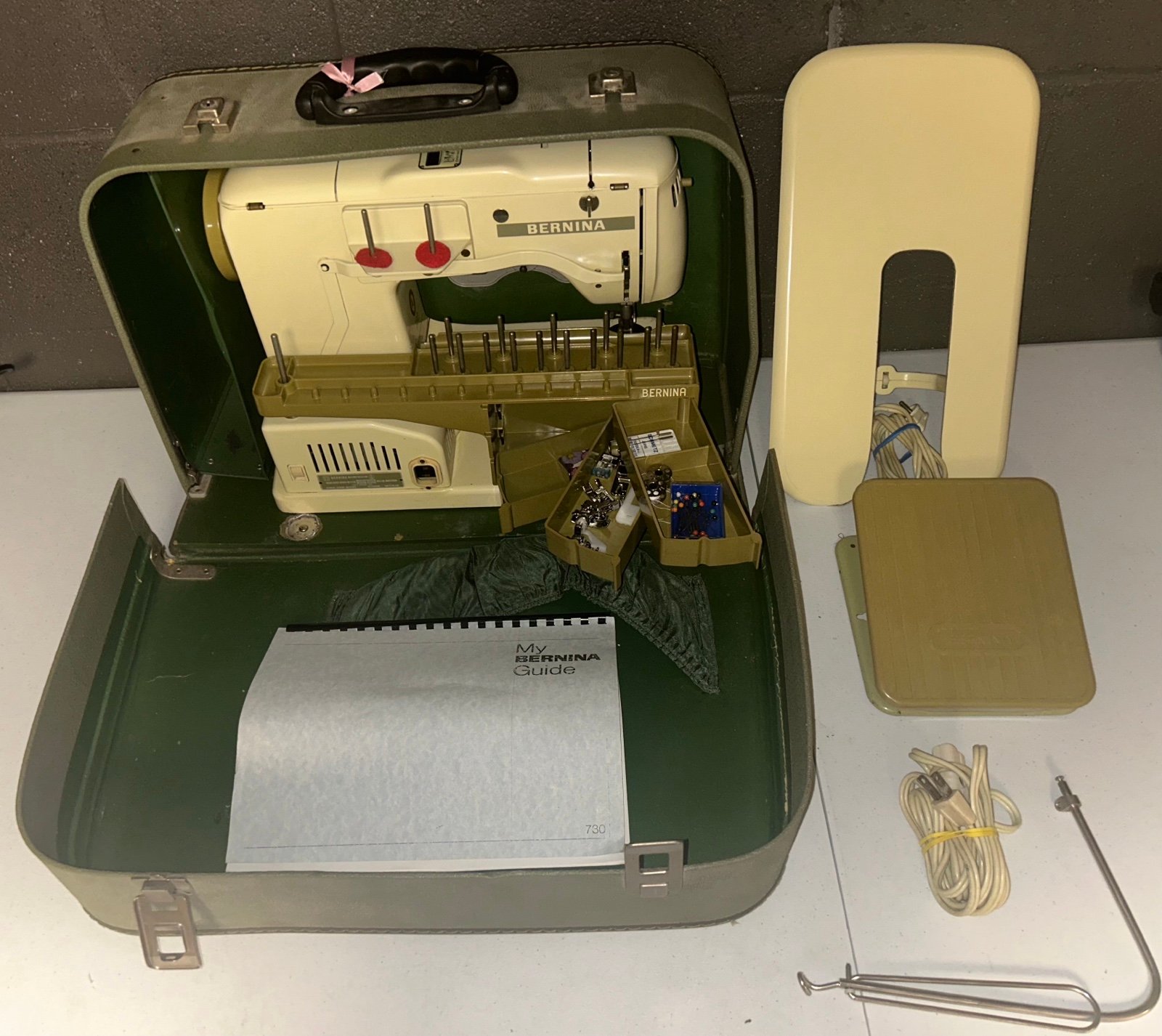 VTG Bernina Record 730 Sewing Machine Carrying Case Accessories Pedal TESTED