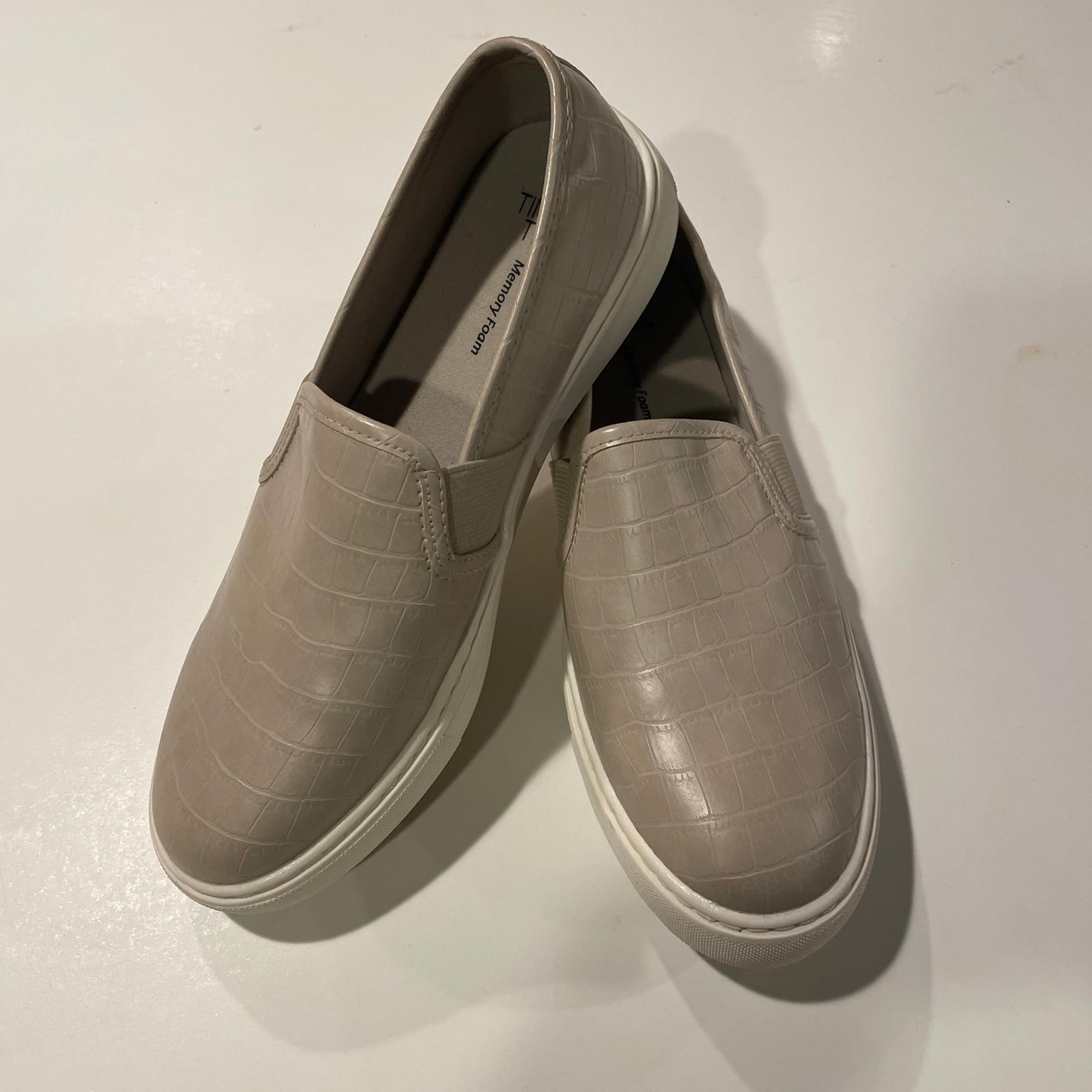 Time & Tru slip on sneakers size 7.5 alligator design memory foam insole