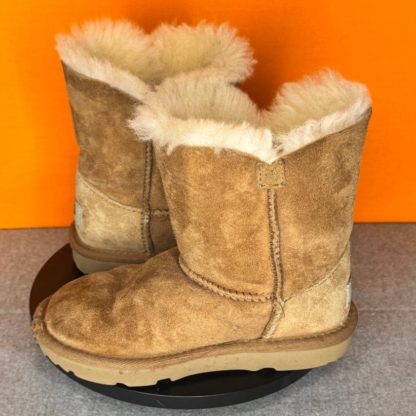 UGG Toddlers' Bailey Button II Boot Chestnut Girls Size 11 EU 28.5
