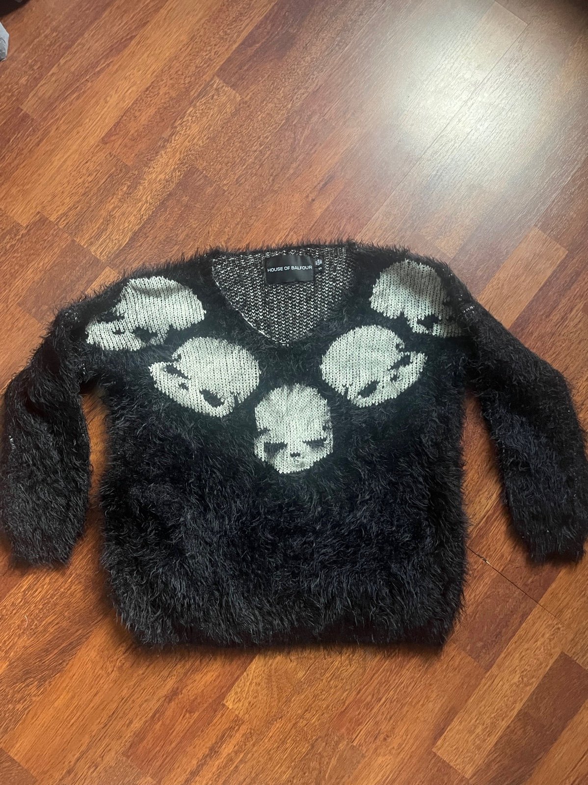 House of Balfour Furry Skull Women’s Sweater size S