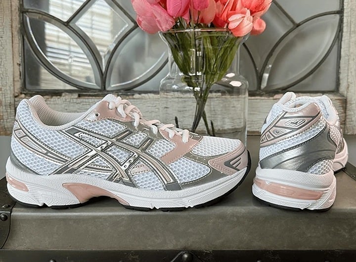 ASICS Women's Size 11 Gel 1130 Sneakers, White/Neutral Pink