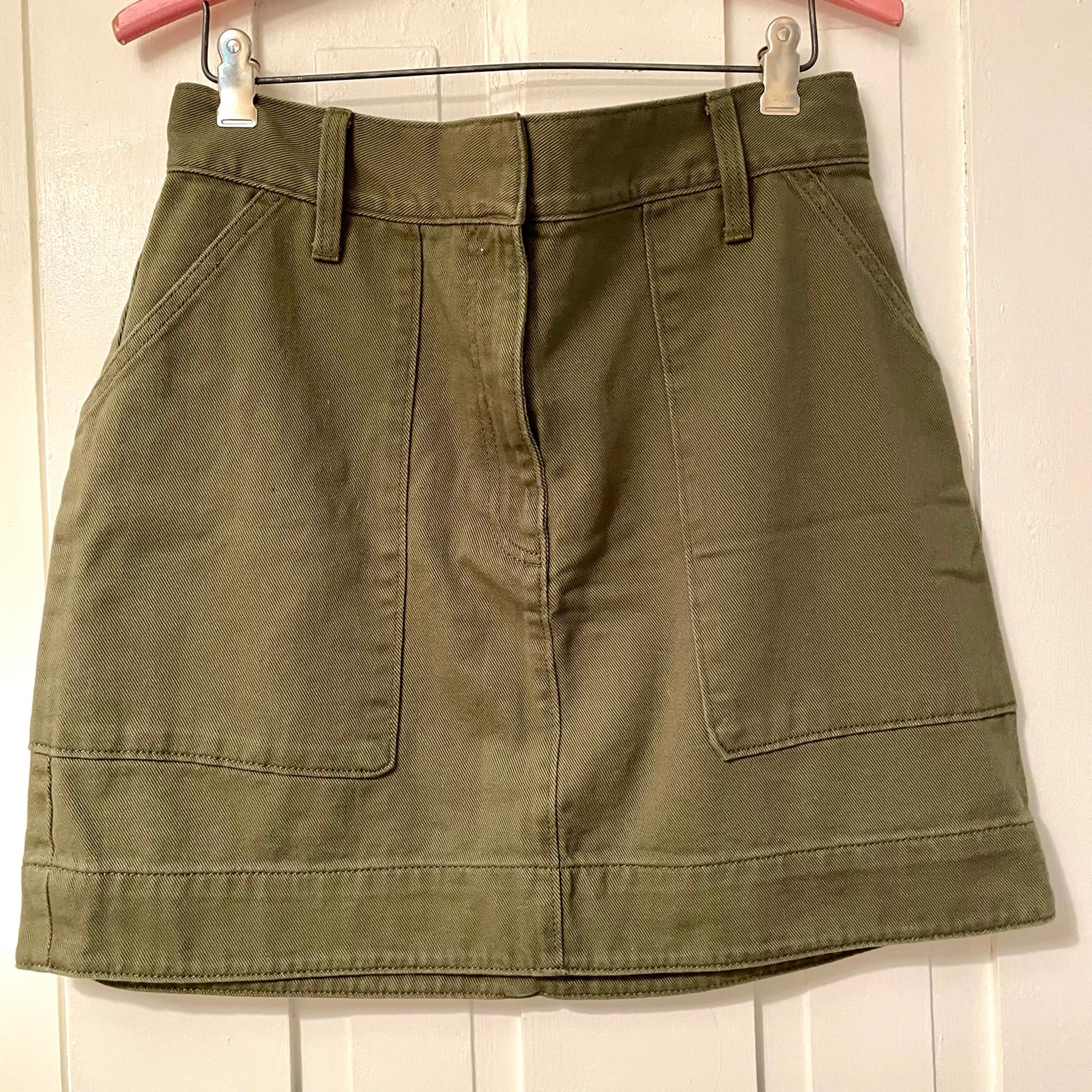 Banana Republic Cotton Olive Green Cotton Mini Skirt. Size 8.