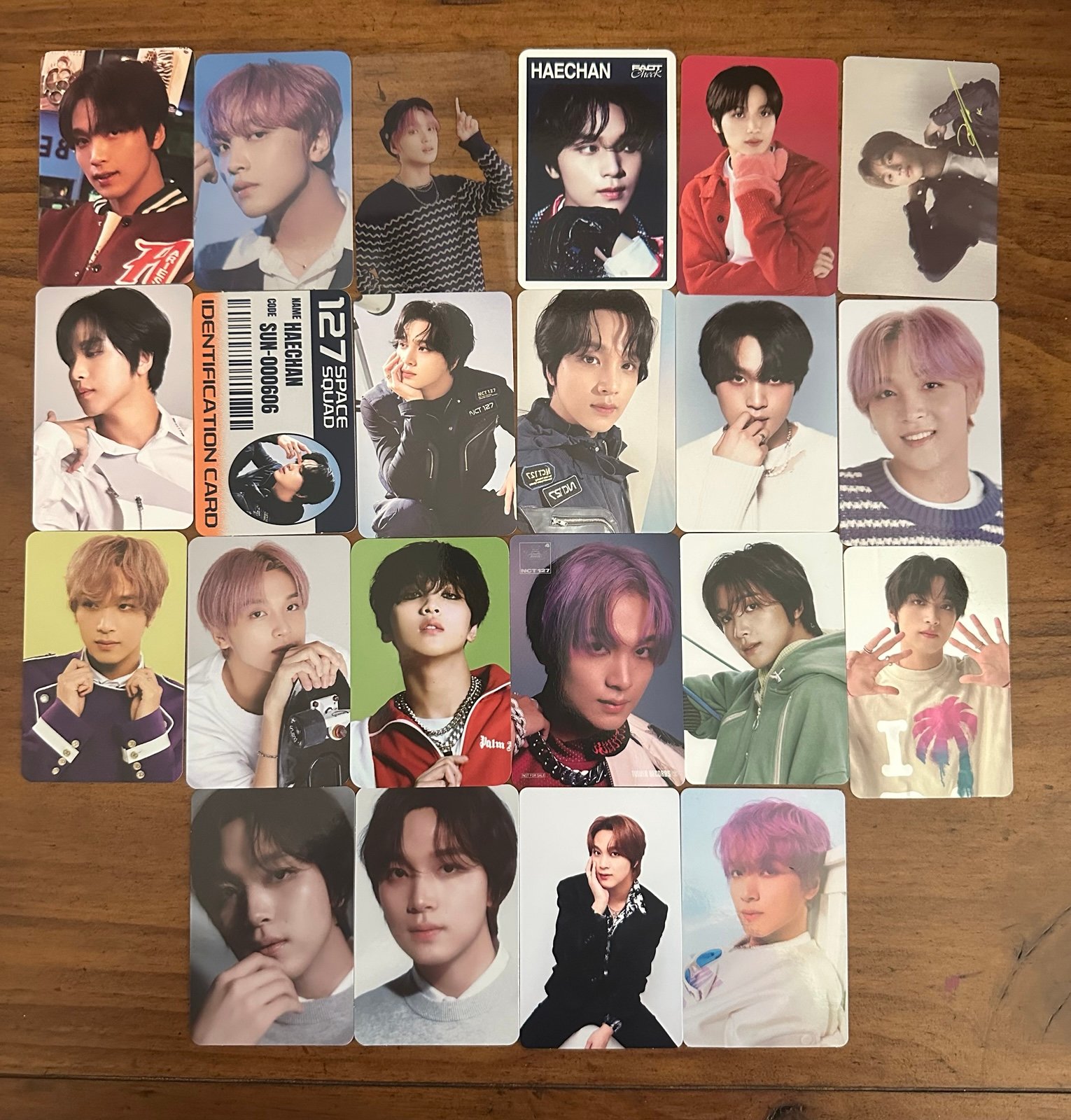 テン　special yearbook NCT2020  トレカ 1/500 chance I pulled a Taeyong special yearbook card!😭 : r/NCT