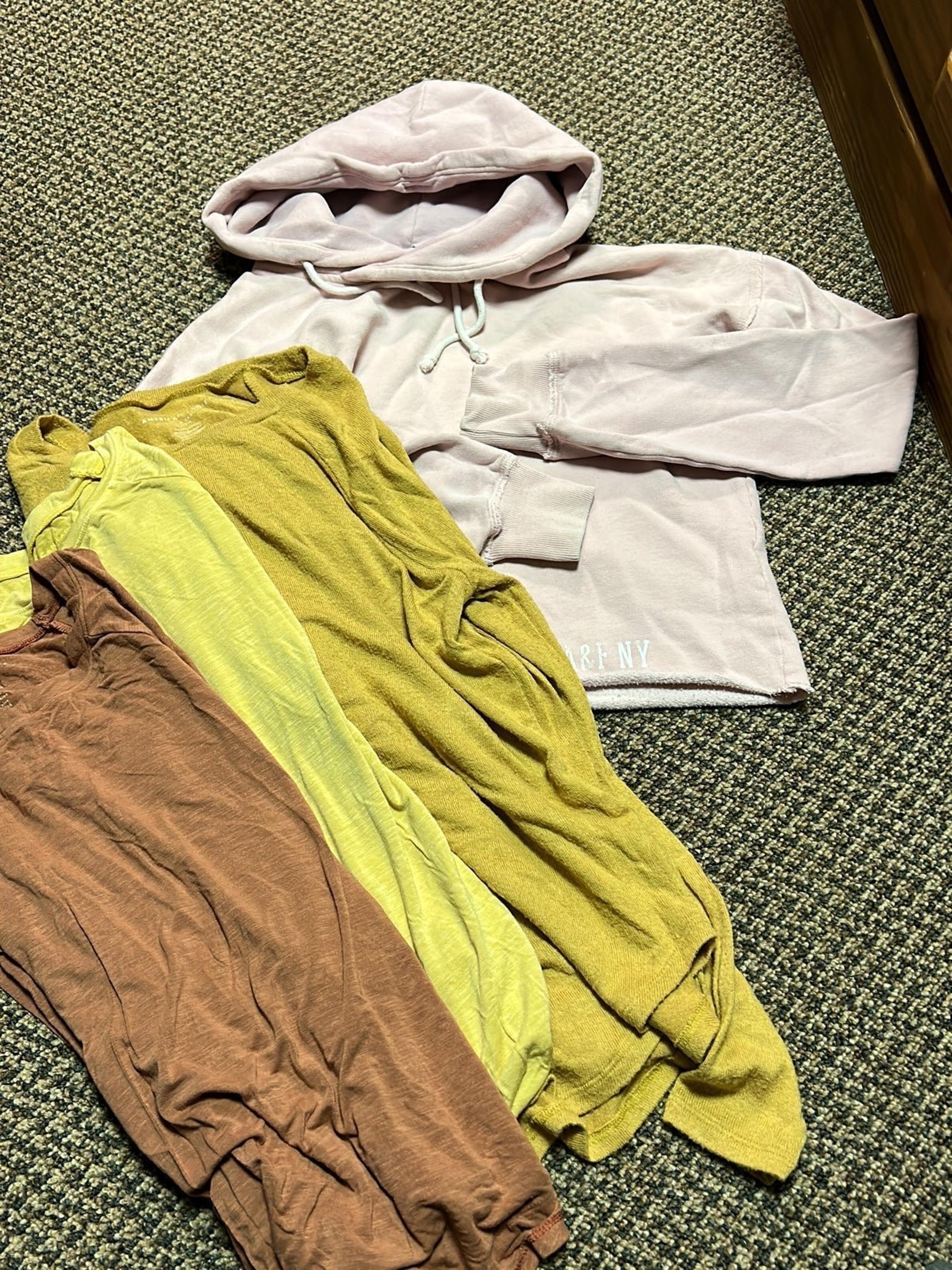 Juniors sweater and long sleeve lot - size xs/s