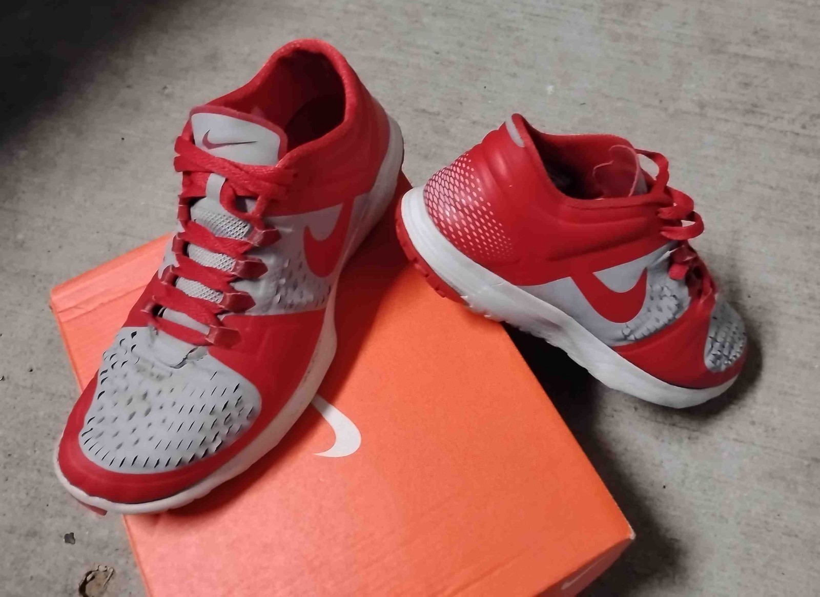 Nike FS Lite Trainer Red/Grey Cross Trainers 7.5W (6M & Youth 6)