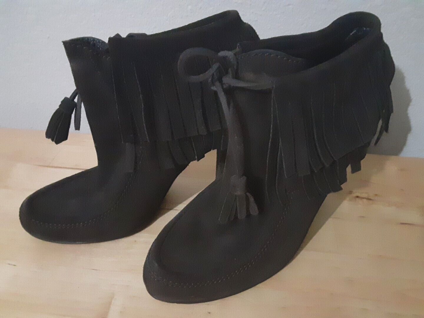 GUCCI Brown Suede Fringe Trim Accent Lace-Up Boots  Size 37.5 209549 US Size 7