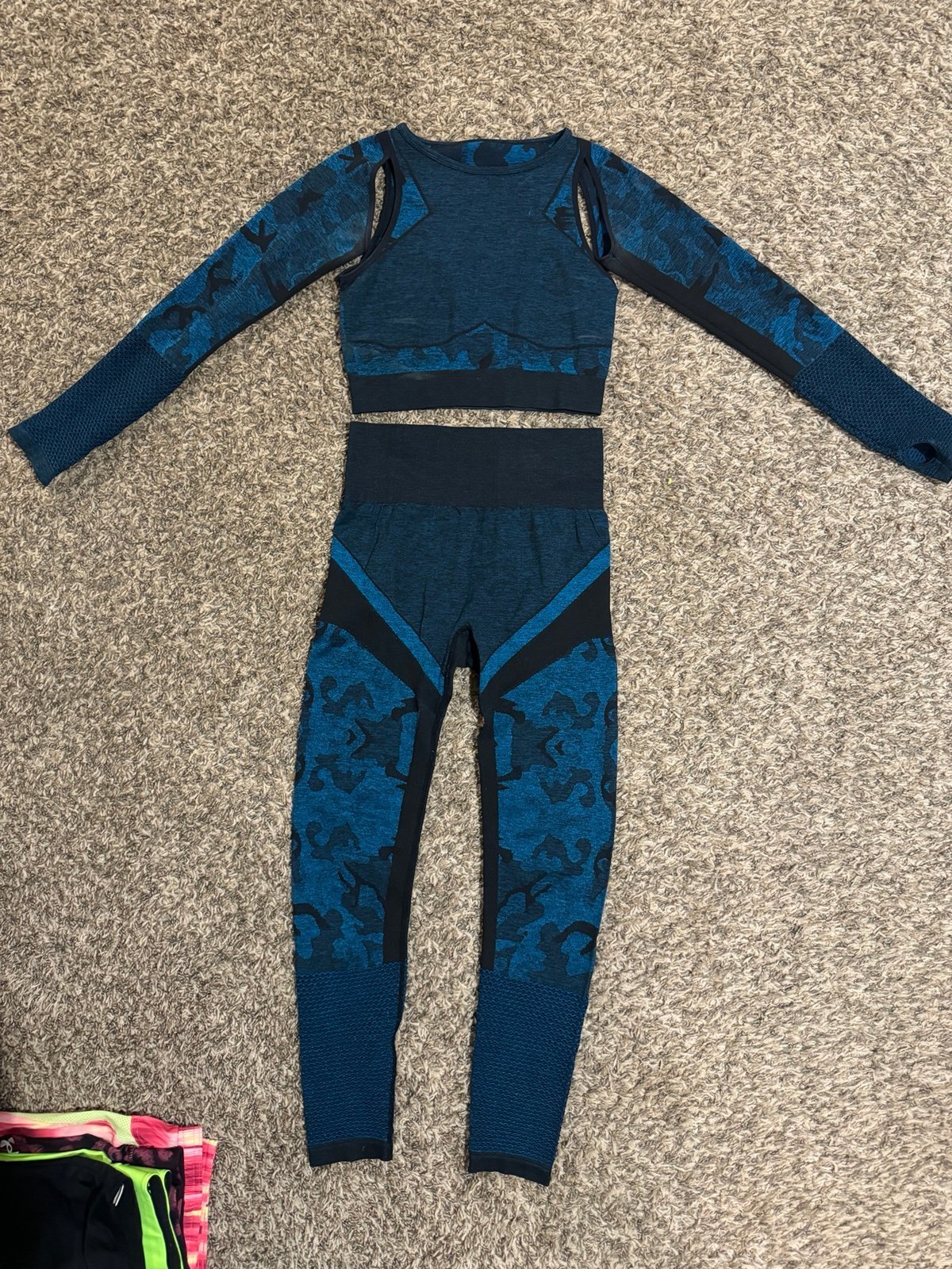 Brand new workout outfits 6 total sz large
