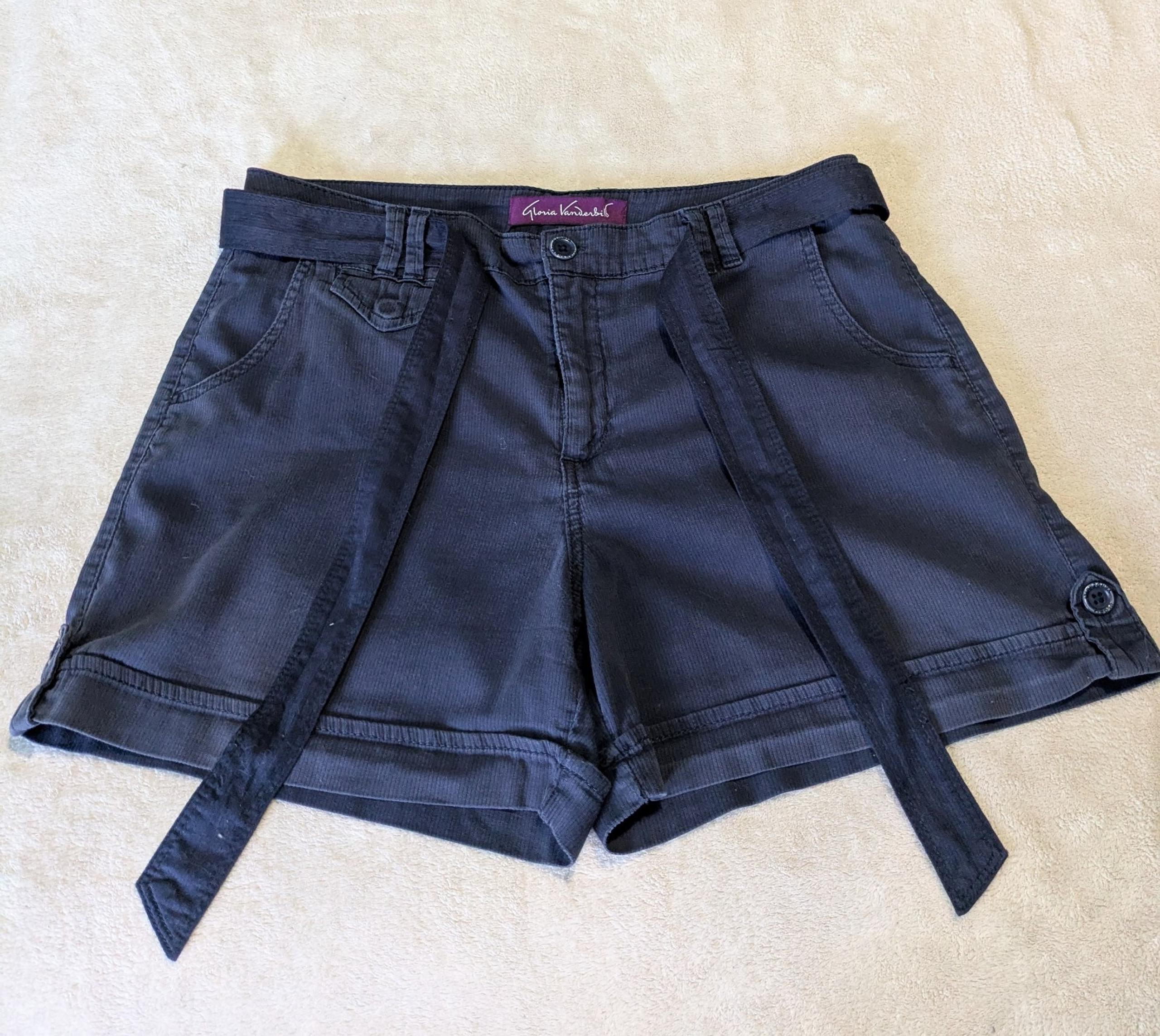 Vintage 1990s Gloria Vanderbilt women's dark blue shorts, size 12