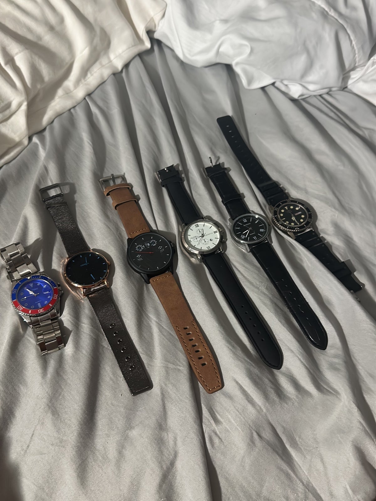 LOT OF 6 WATCHES + Gifts