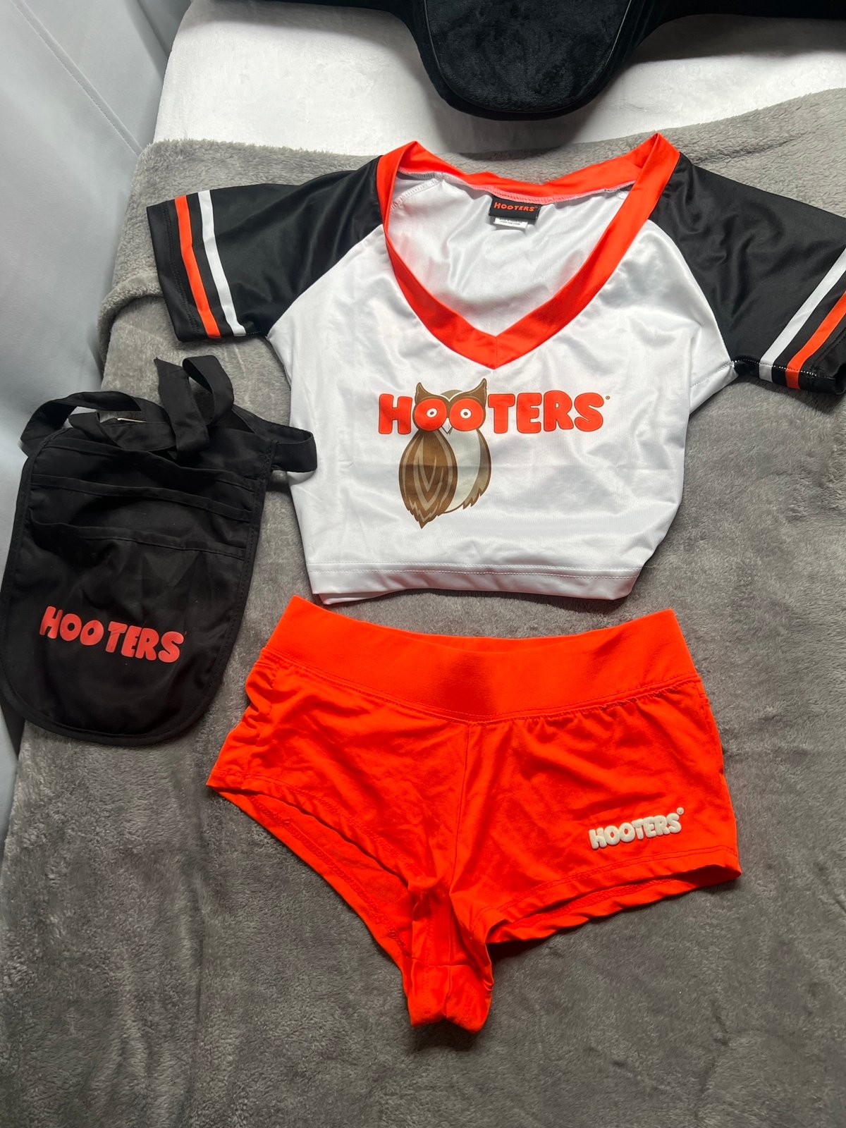 Hooters outfit top for sale
