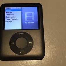 Apple iPod nano 3rd gen 8gb a1236 104 songs