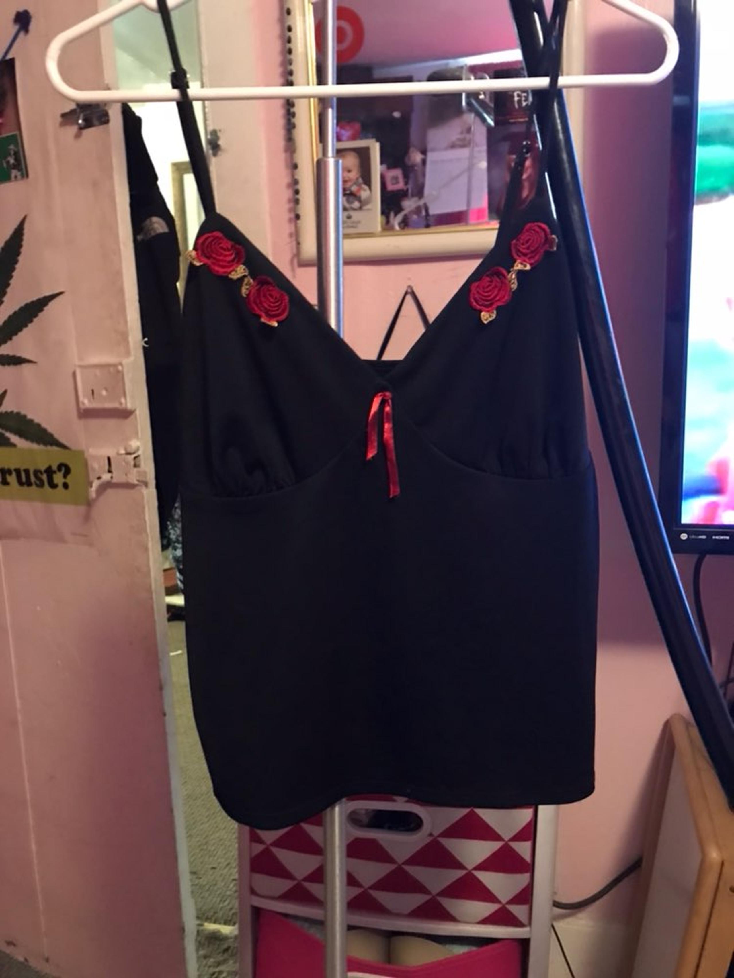M Avon Black With Red Roses Lingerie