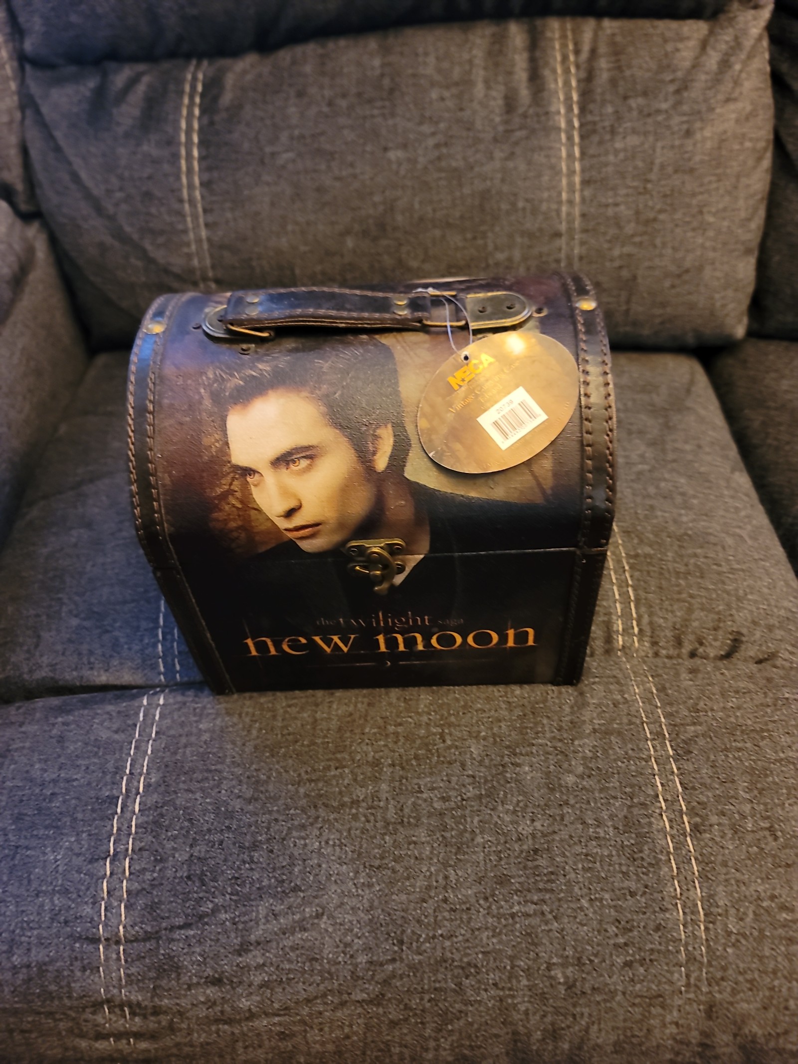 Twilight saga new moon edward trunk
