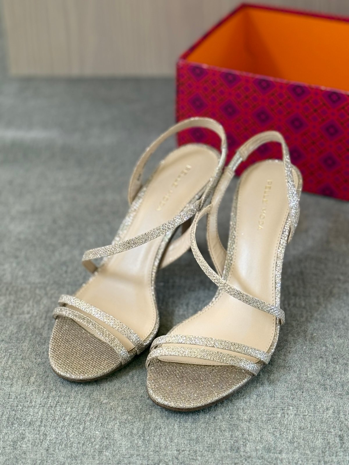 Pelle Moda Sandals (8.5), brand new
