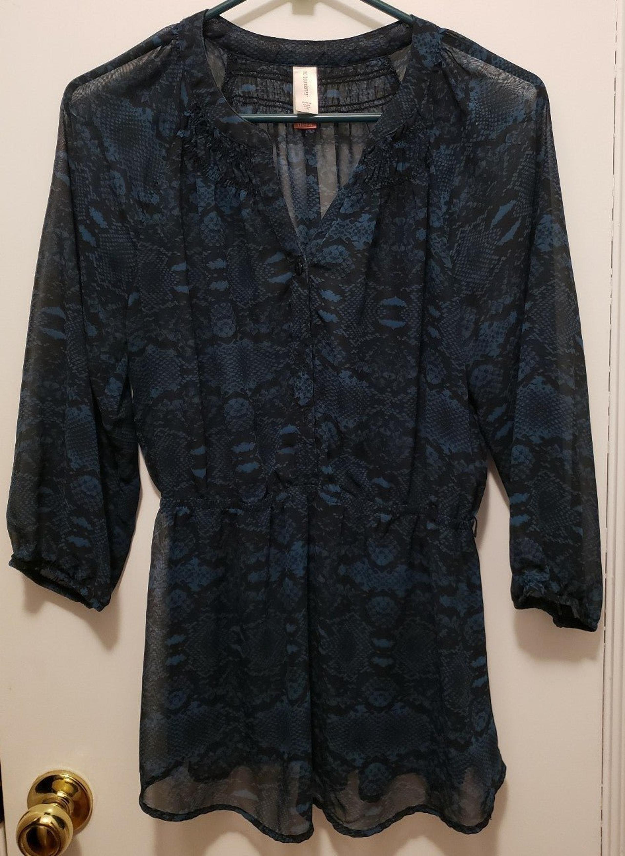No Boundaries Turquoise and Black Snakeskin Print Tunic Top Size 11-13