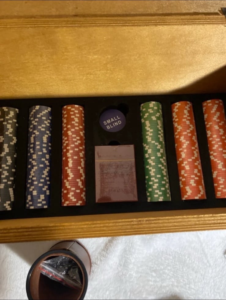 St. Louis Blues 300 Piece Poker Set – MasterPieces Puzzle Company INC