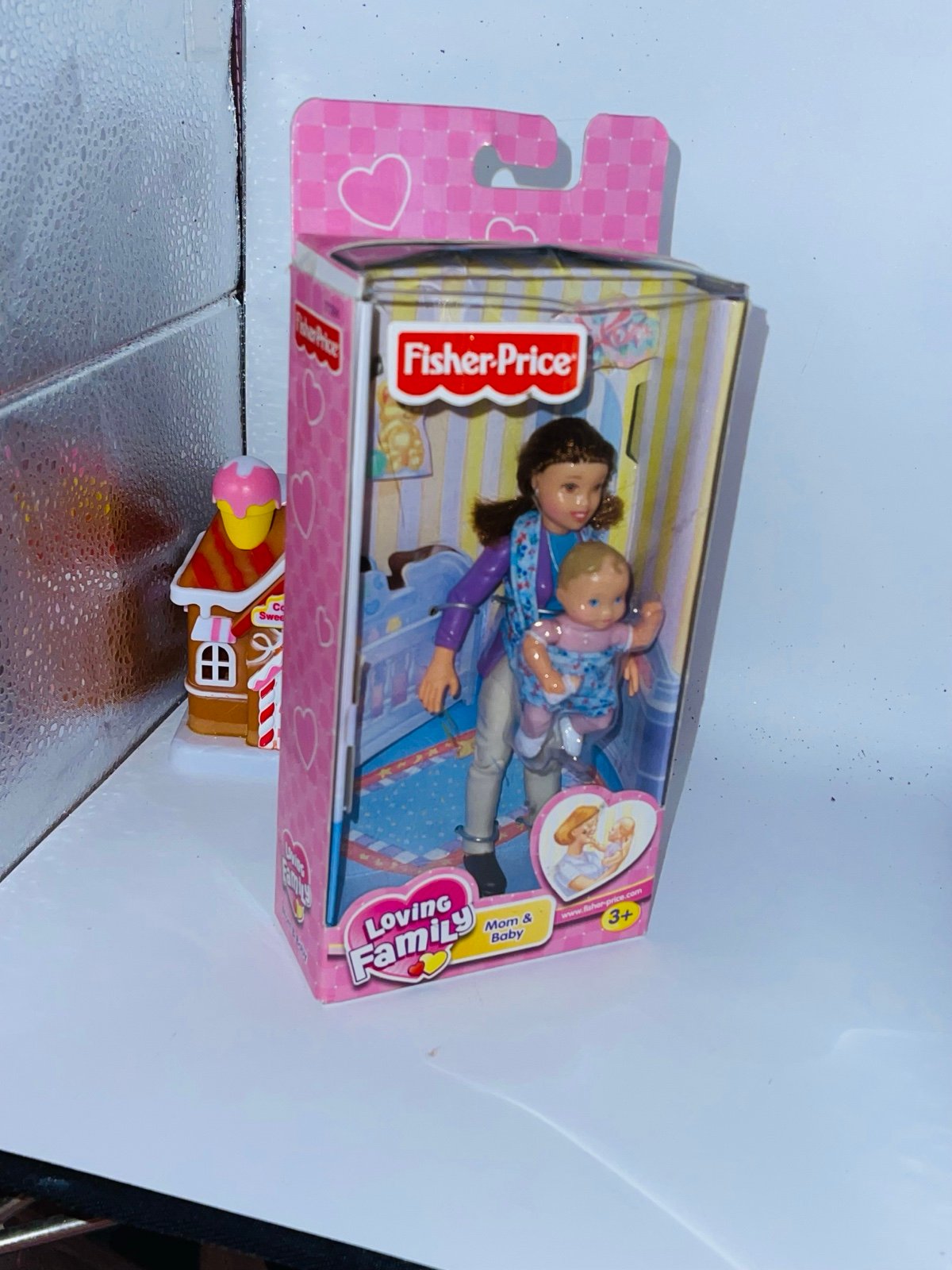 New in box mom baby & carrier dollhouse loving family fisher price set nos nib