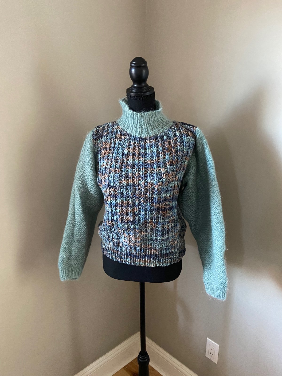 Beautifully handmade sweater! Size S/M! NEW!!!