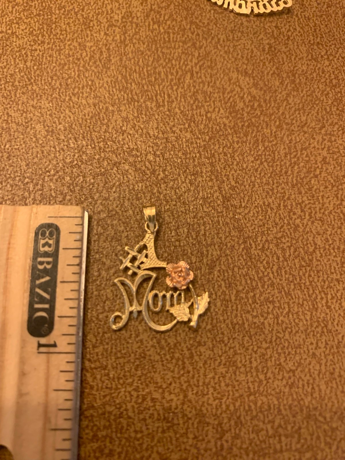 Mom pendant