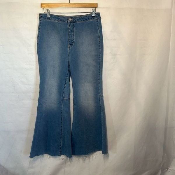 We The Free Jeans Womens 31 Blue Mid Rise Flare Regular Light Wash Frayed Hem