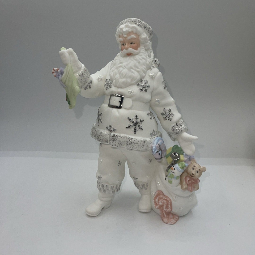Lenox Platinum Classics - Santa’s Christmas Magic 9” Tall