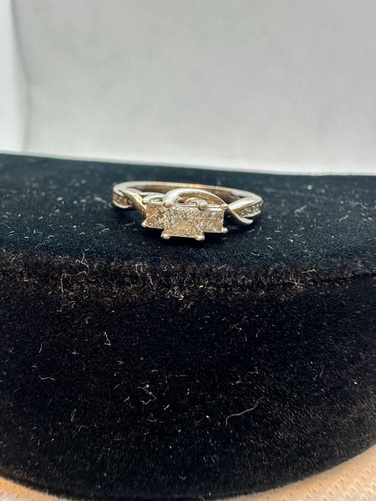 10k White Gold .50 ctw Diamond Ring - Size 5.75