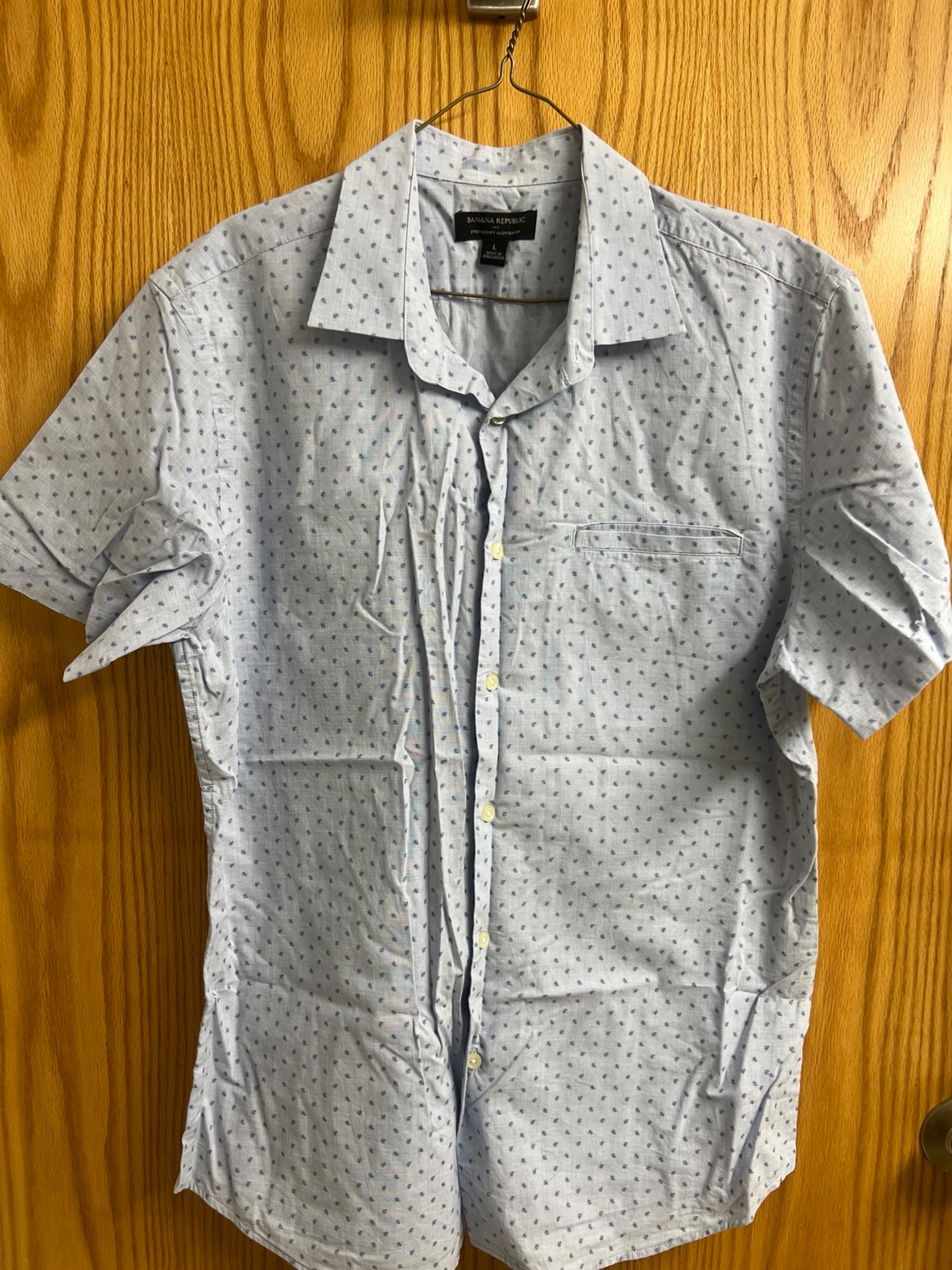 Banana Republic short sleeve button up men’s shirt
