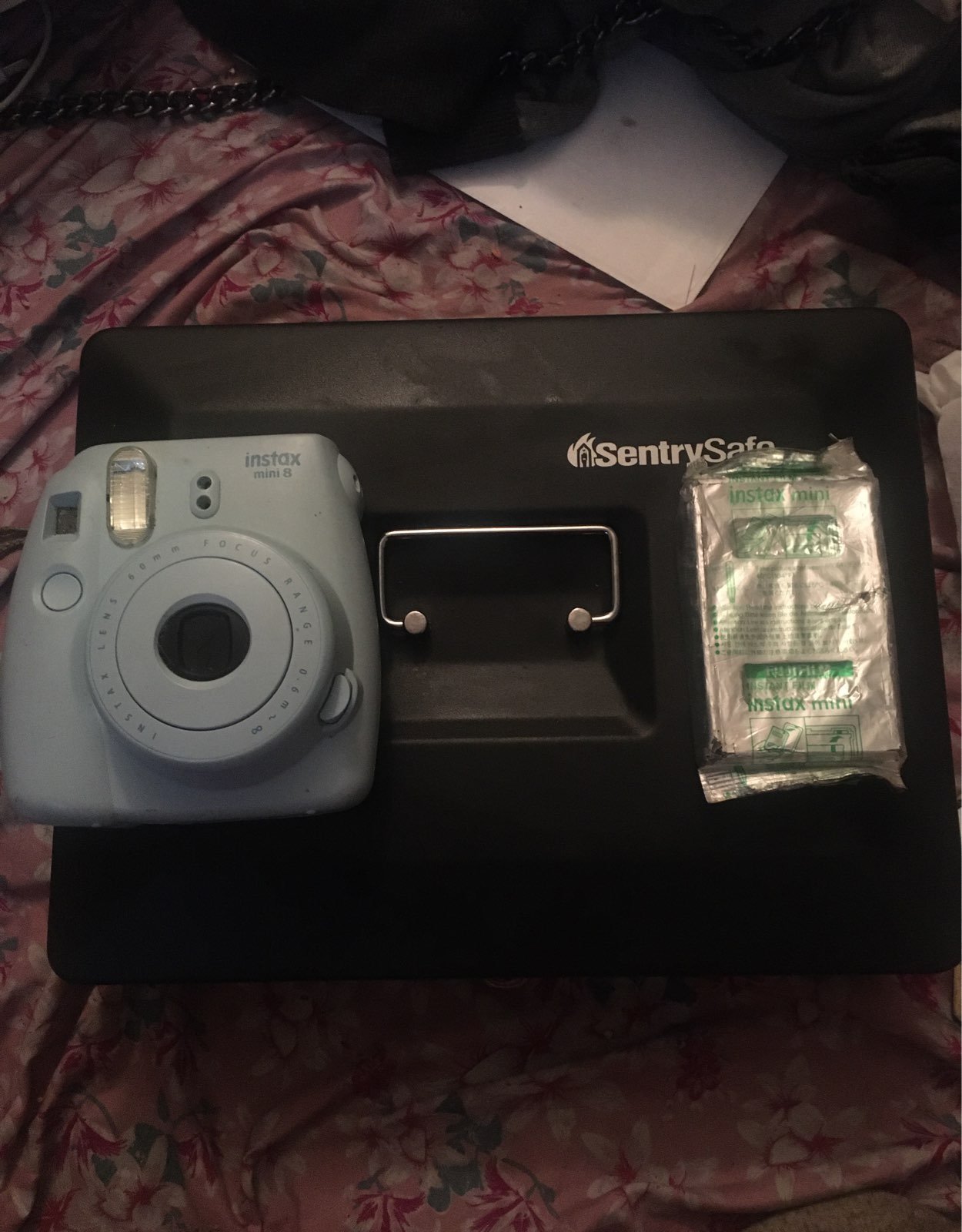 Sentrysafe money safe w instax mini 8