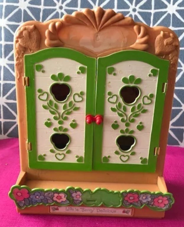 Strawberry Shortcake Cabinet Display/Carry Case BERRY PATCH StrawberryLand