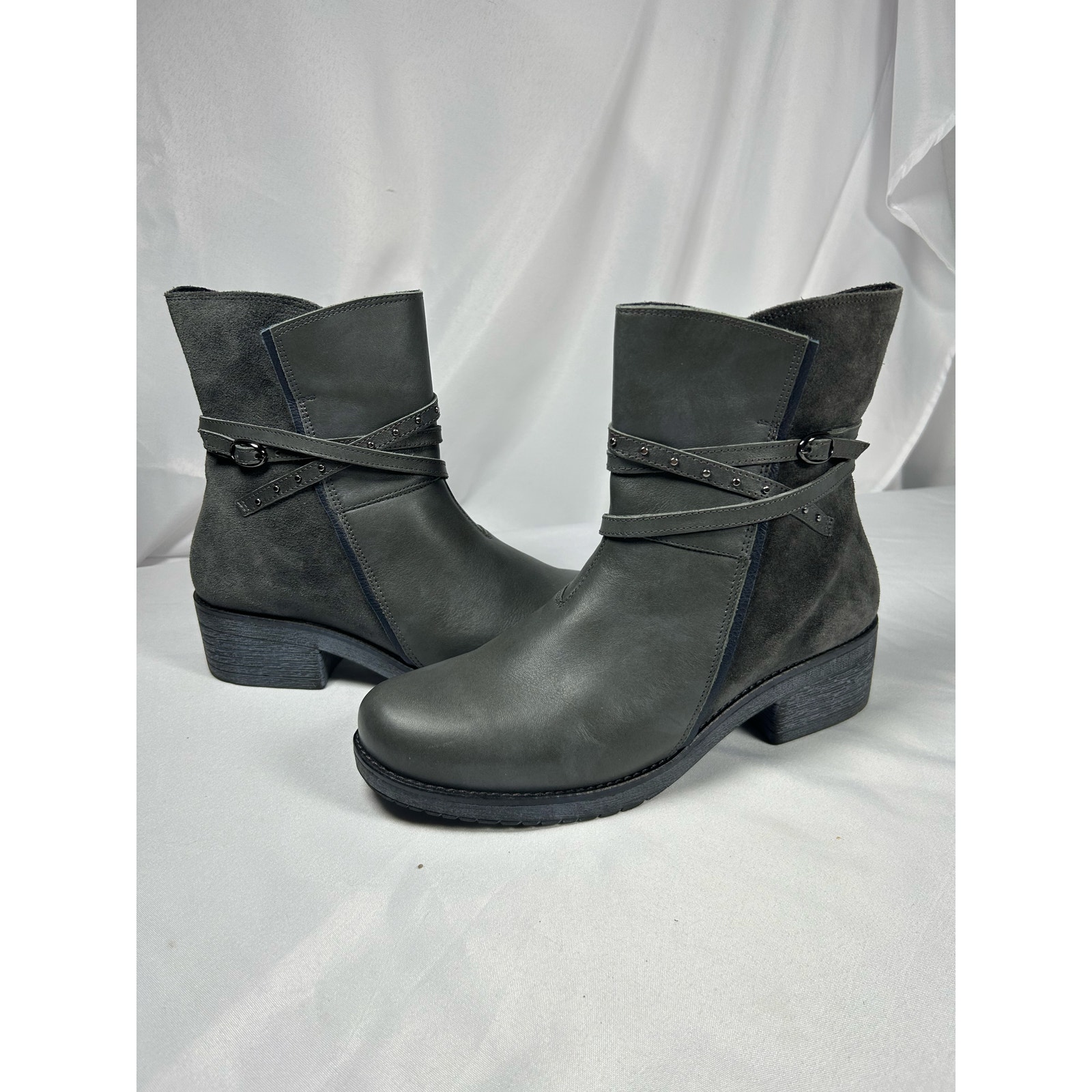 NAOT Leather uppers padded lining Women boots size 41Heel height: 1 ¾” NWT