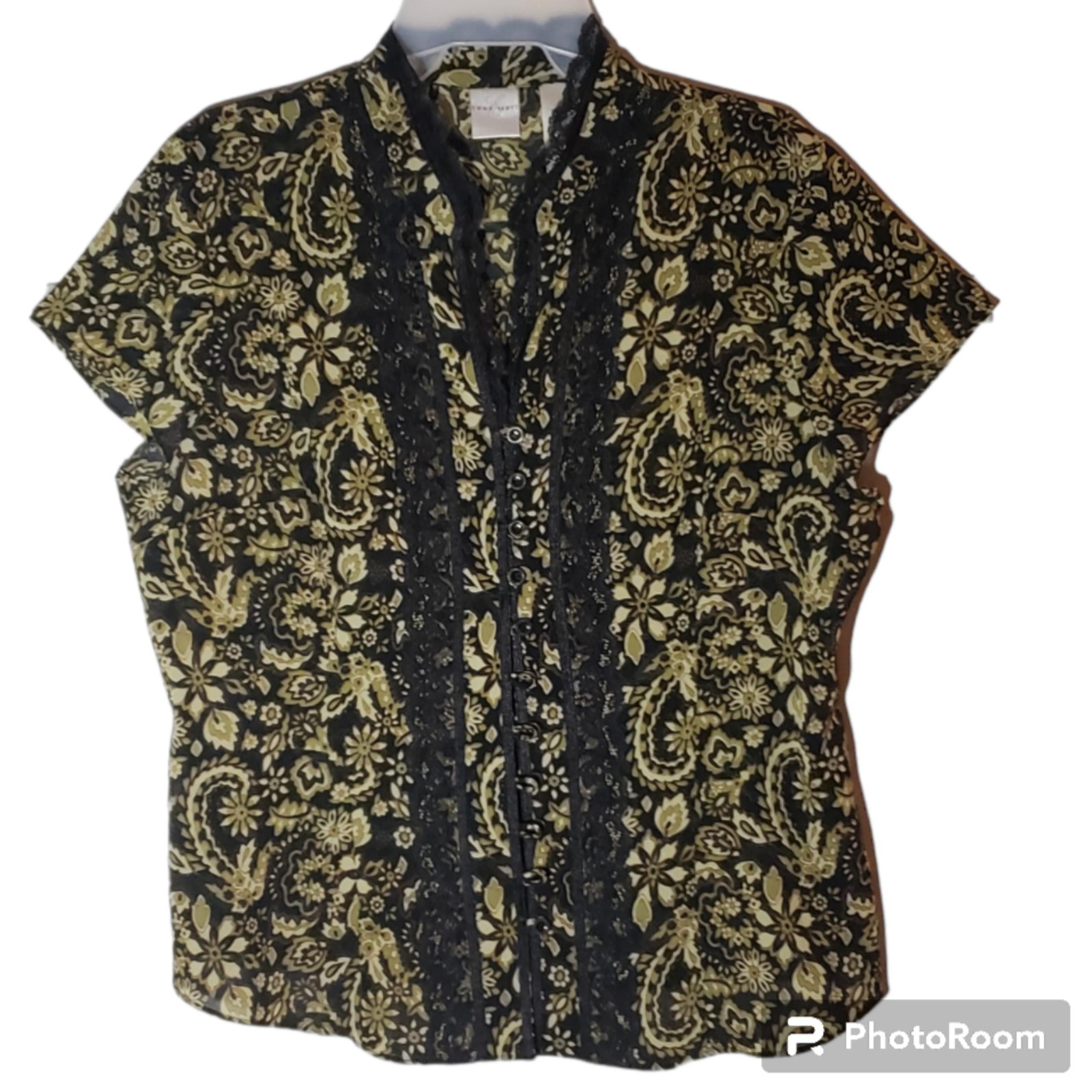 Emma James women's large button down laced floral print top. 2088