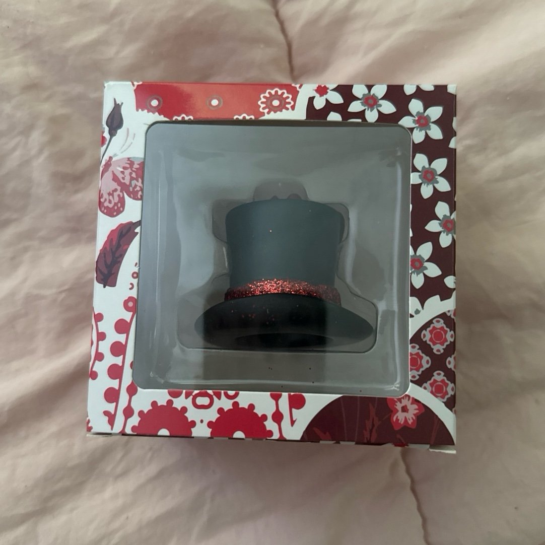 taylor swift red tophat ornament