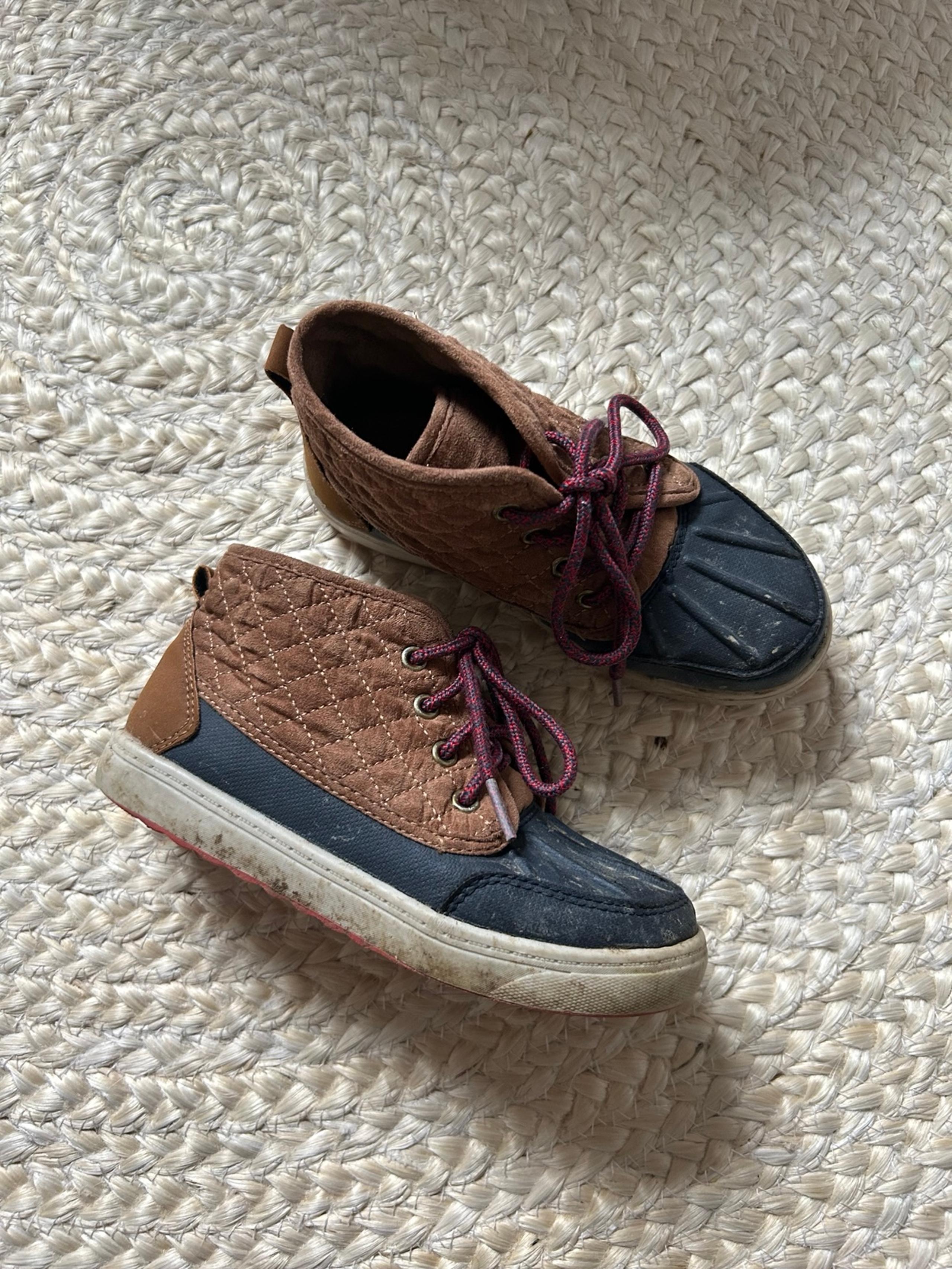 Oshkosh b’gosh boy classic style tennis shoes sneakers brown 12