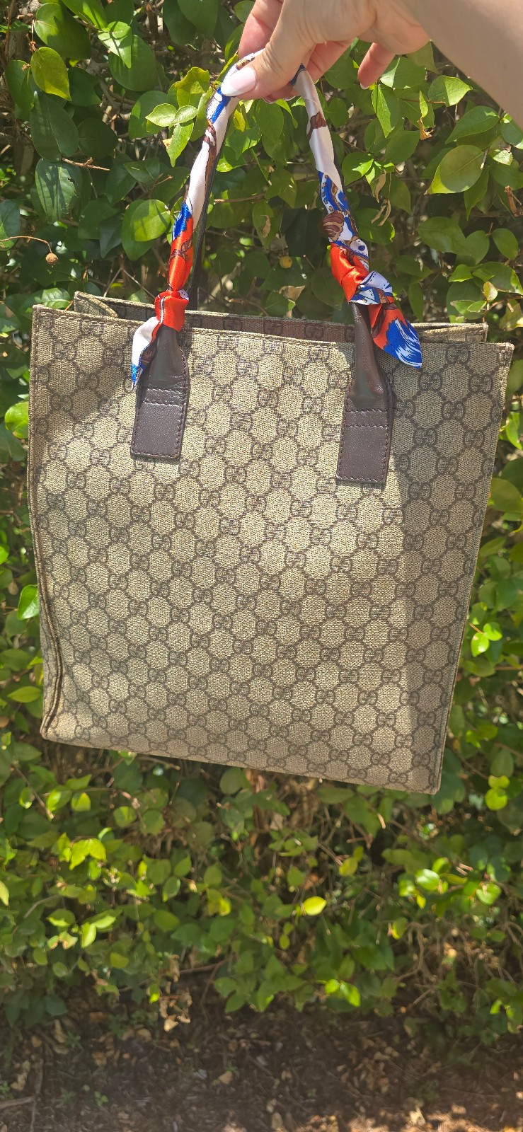 GUCCI SIGNATURE Tote Bag Large. Authenticity certificate included