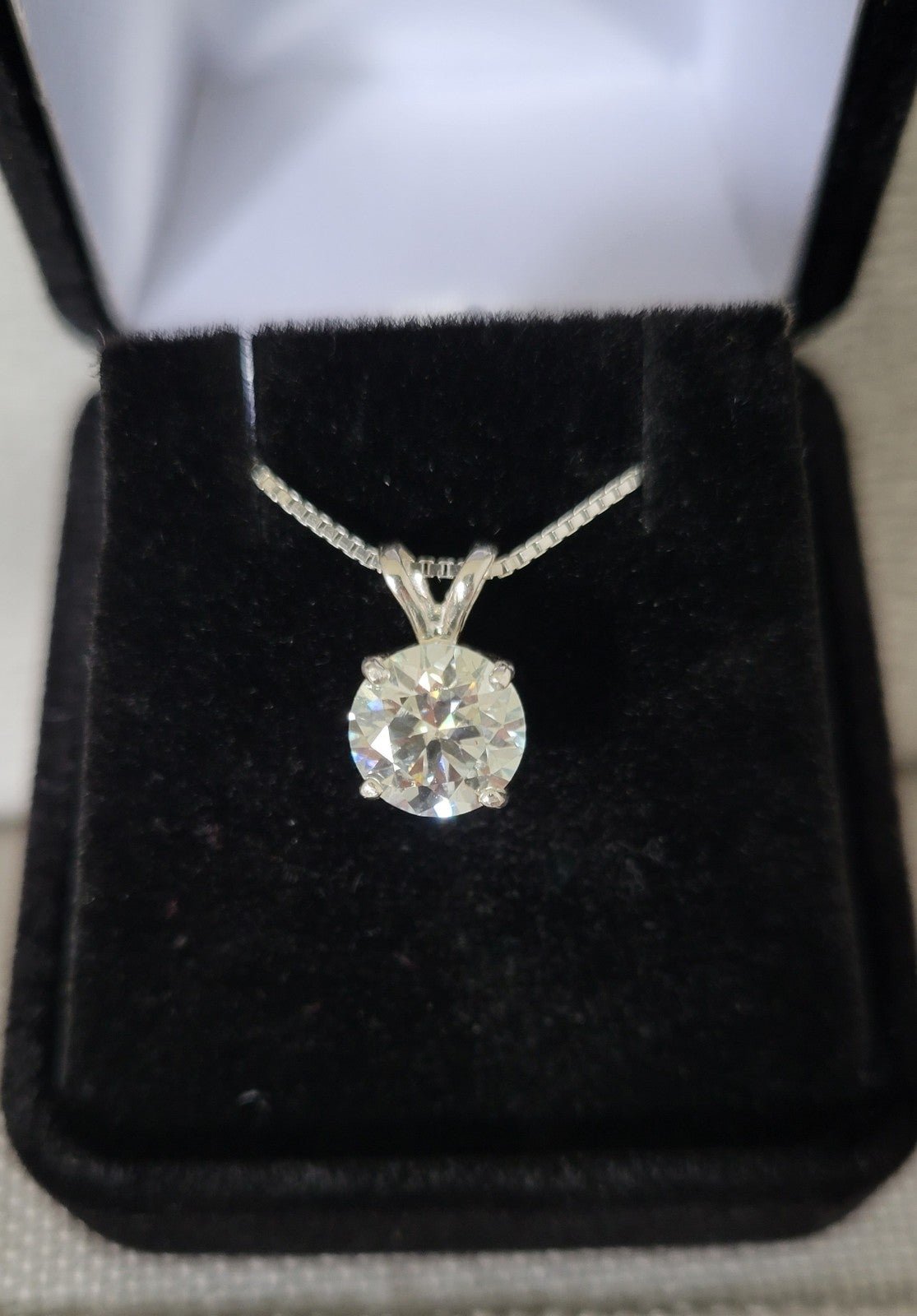 New 2ct Certified Moissanite Pendant With A Chain
