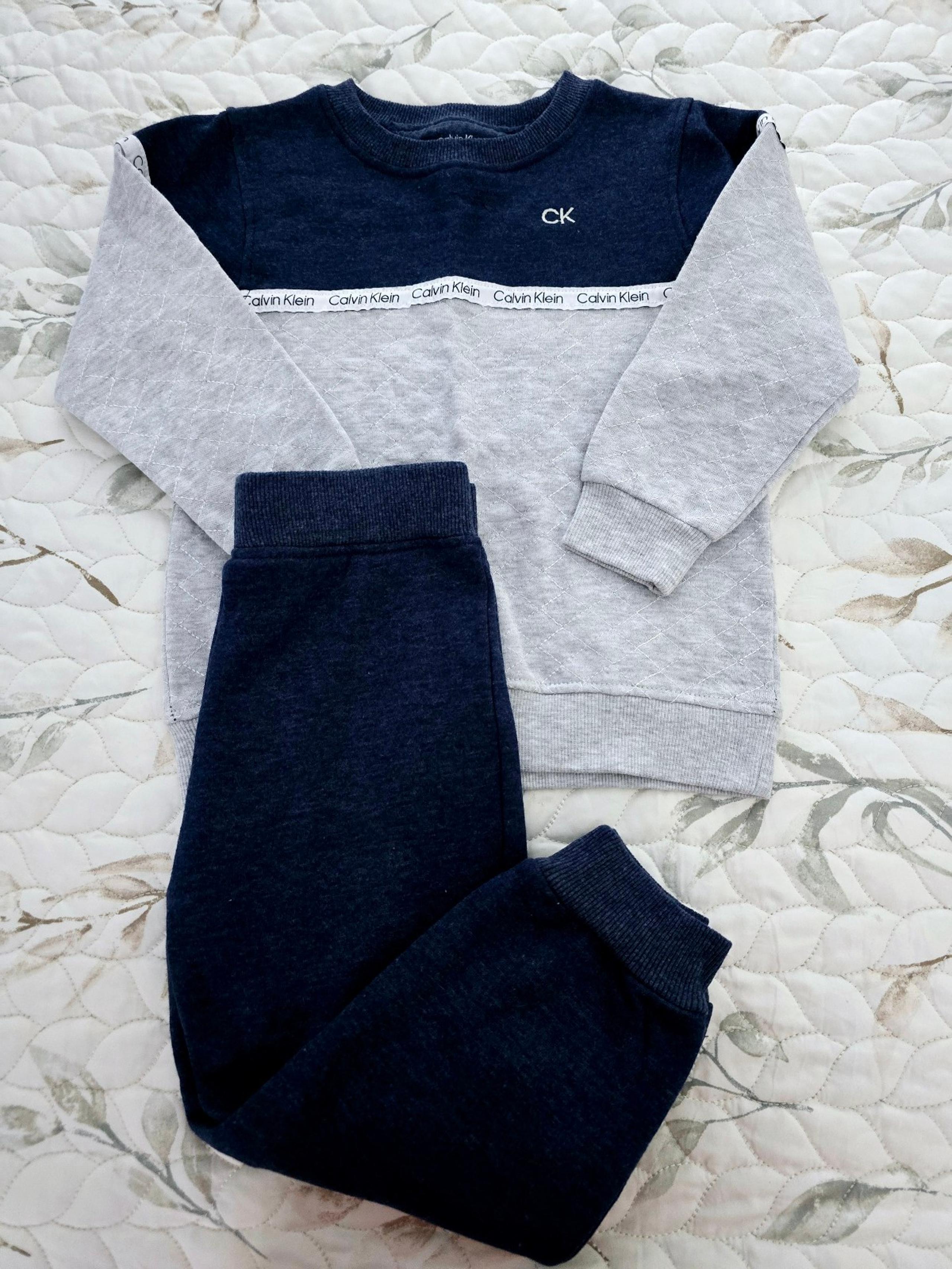 Toddler boy Calvin Klein sweat suit size 4t