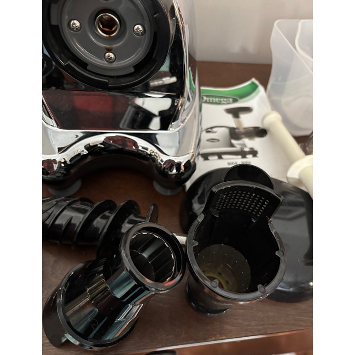 Omega 8006 Masticating Juicer Nutrition System With Attachments & User Manual - detail
